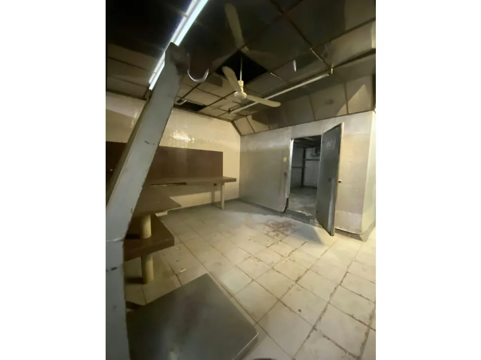 Edificio en venta o alquiler 1173m², Av. Fuerzas Armadas - 43