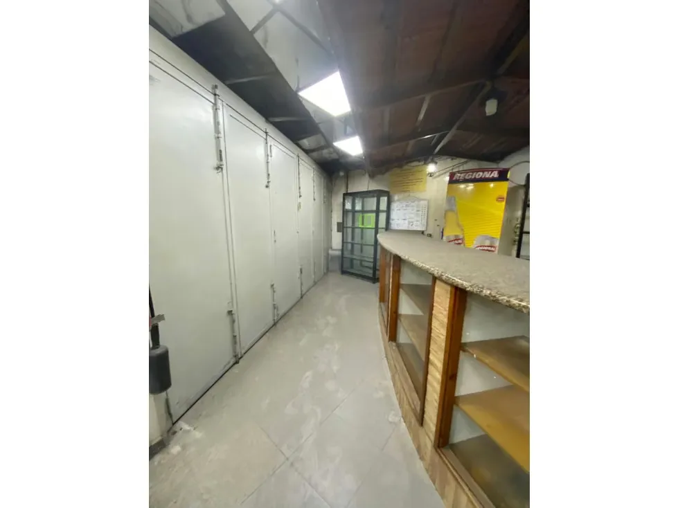 Edificio en venta o alquiler 1173m², Av. Fuerzas Armadas - 6