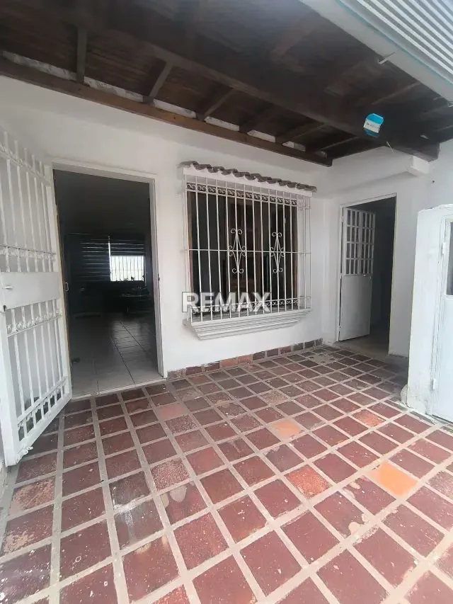 VENTA DE APARTOQUINTA PARA ACTUALIZAR URB. EL PARRAL - 2