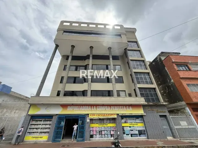 En Alquiler 4ta Planta del Centro Comercial MASCOLO.