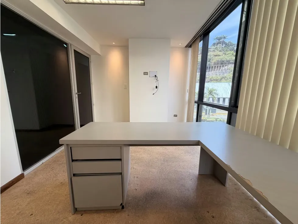 Alquilo oficina 160m2 Centro Profesional Eurobuilding 6714 - 14