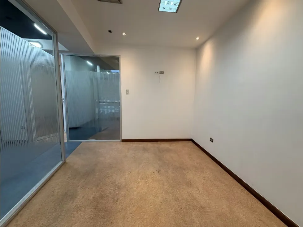 Alquilo oficina 160m2 Centro Profesional Eurobuilding 6714 - 16