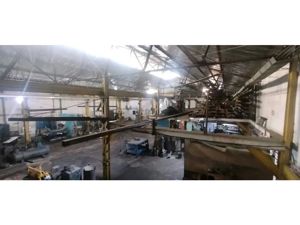 Se vende/alquila galpón comercial 697 San Martin 0969 - 2