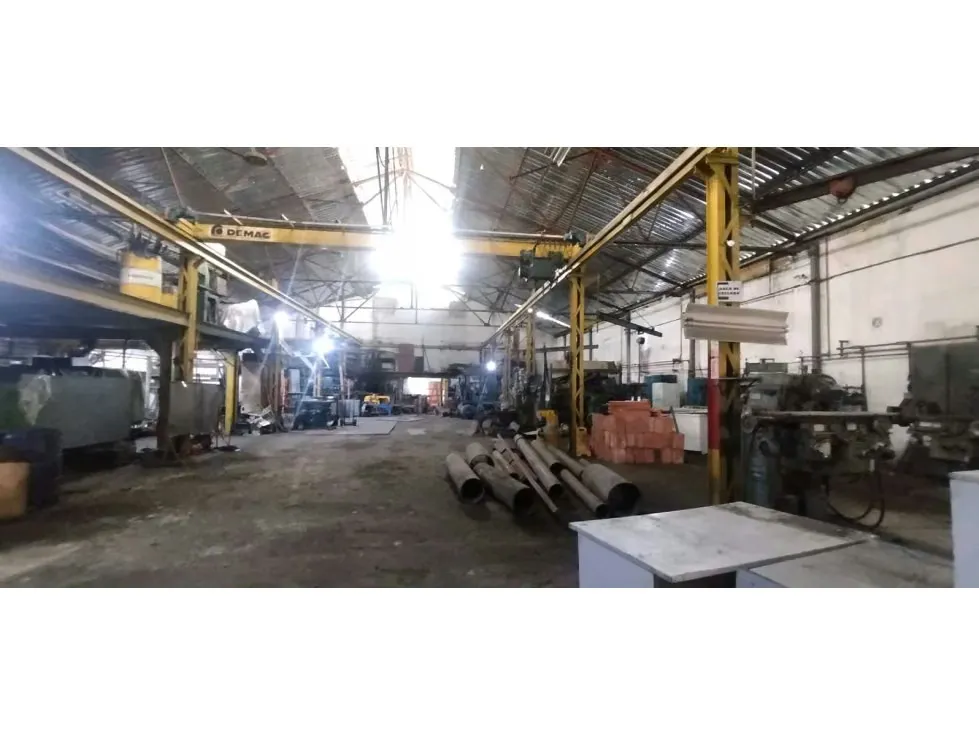 Se vende/alquila galpón comercial 697 San Martin 0969 - 5