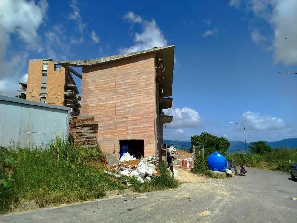 Duplex 144m 4H/3B/2P Terrazas de Alto Hatillo. 3 niveles de Acabados