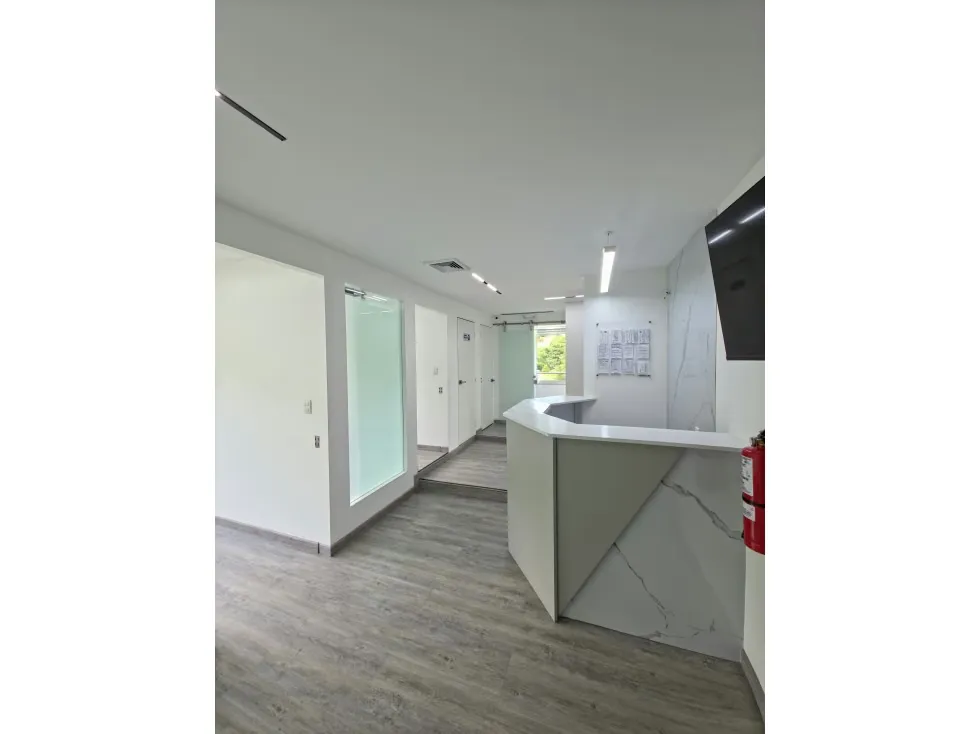 OFICINA EN VENTA 68 M2 - URB SANTA SOFÍA - 7