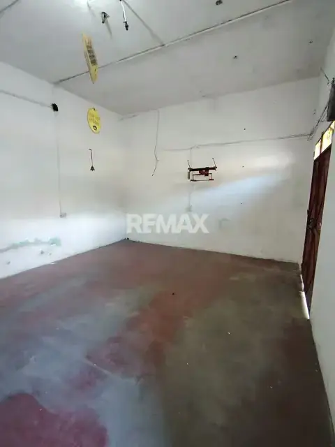 Propiedad Comercial Mixta , combina 2 locales comerciales independientes y una vivienda funcional, todo en la zona con mayor flujo de la vía principal