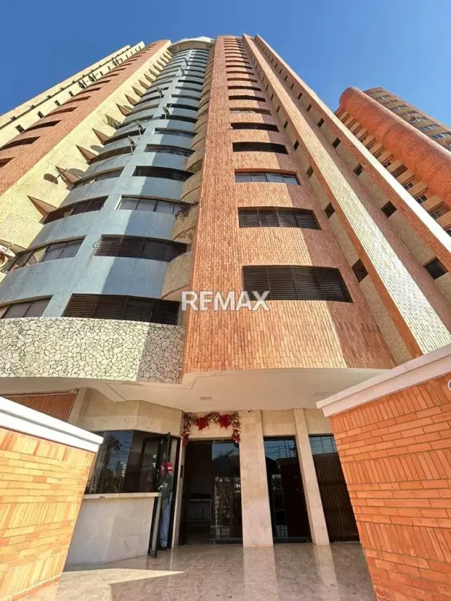 Apartamento en Gris Edificio Mi Ilusión. Avenida Bella Vista - 19