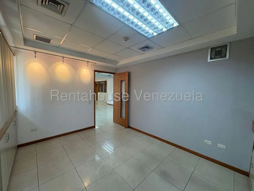 Oficina en Alquiler en Los Palos Grandes, Distrito Metropolitano - 12