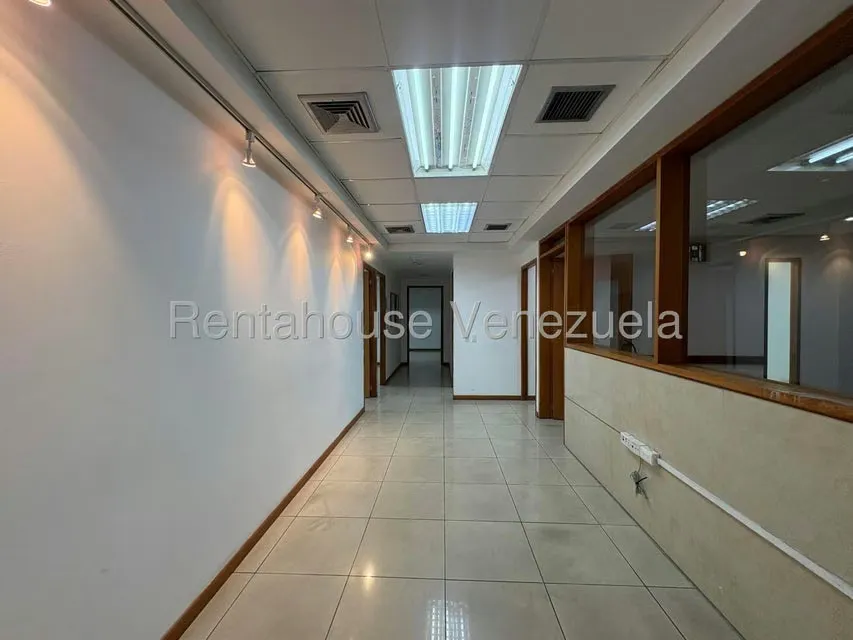 Oficina en Alquiler en Los Palos Grandes, Distrito Metropolitano - 17
