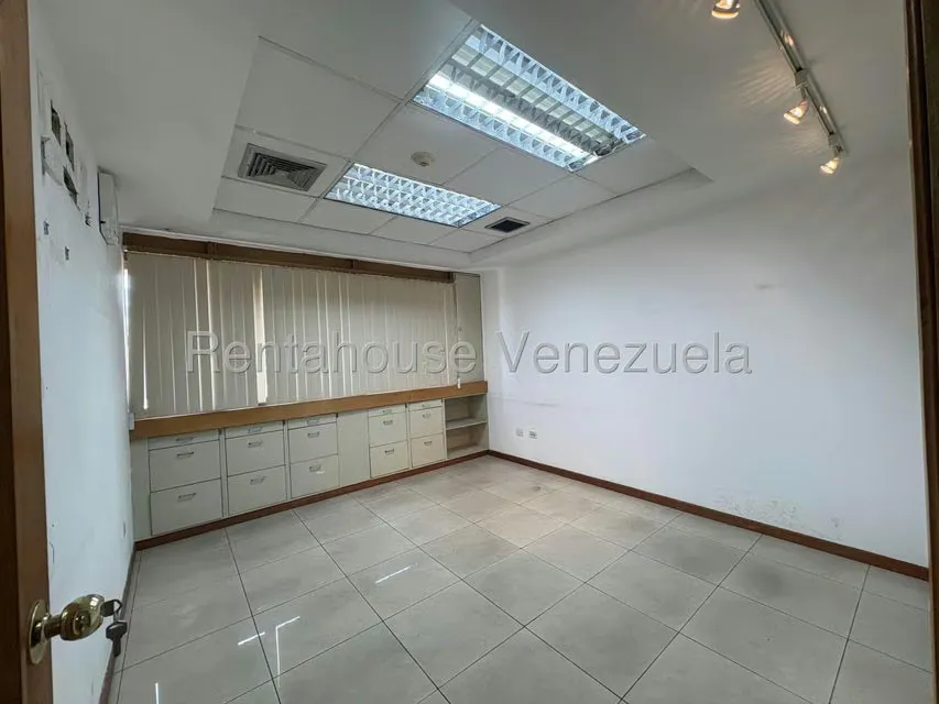 Oficina en Alquiler en Los Palos Grandes, Distrito Metropolitano - 20