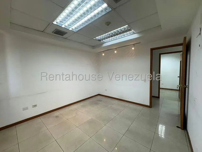 Oficina en Alquiler en Los Palos Grandes, Distrito Metropolitano - 21