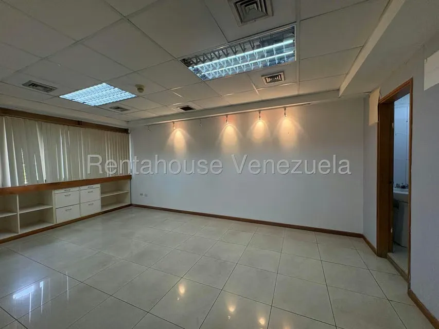 Oficina en Alquiler en Los Palos Grandes, Distrito Metropolitano - 22