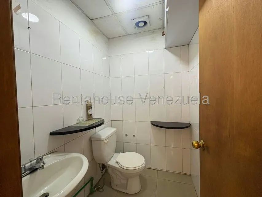 Oficina en Alquiler en Los Palos Grandes, Distrito Metropolitano - 23