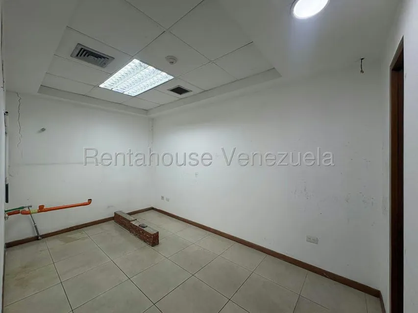 Oficina en Alquiler en Los Palos Grandes, Distrito Metropolitano - 28