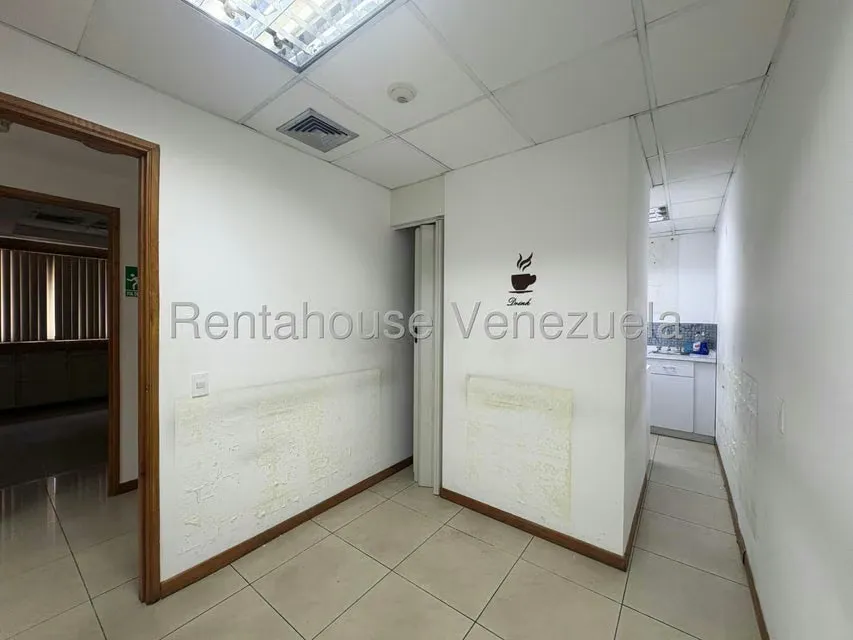 Oficina en Alquiler en Los Palos Grandes, Distrito Metropolitano - 30