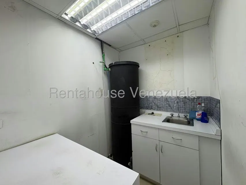 Oficina en Alquiler en Los Palos Grandes, Distrito Metropolitano - 31