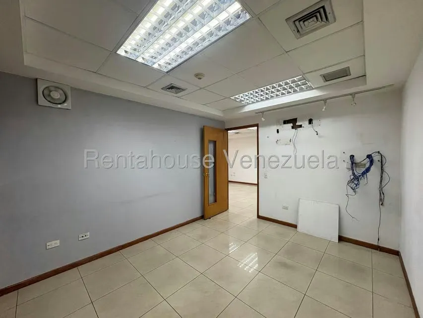 Oficina en Alquiler en Los Palos Grandes, Distrito Metropolitano - 10