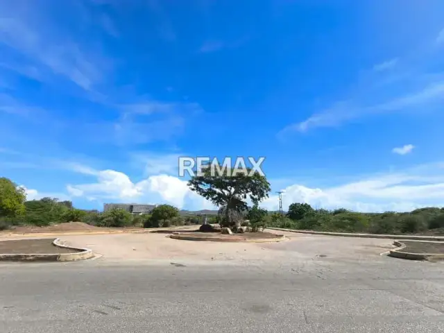 ESTRATEGICO Y CON GRAN POTENCIAL TERRENO EN VENTA EN GUACUCO ISLA DE MARGARITA