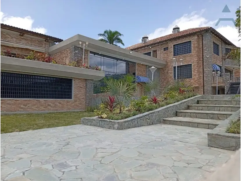 Se vende casa 2000m² 7h/10b/20p La Lagunita