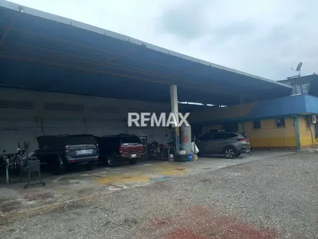 En Alquiler Galpón Industrial 468m² con Oficinas, Baños, Luz Trifasica y Agua + Casa 312M2. Todo en Terreno Propio de 2792M2 ¡Listo para Operar! - 10