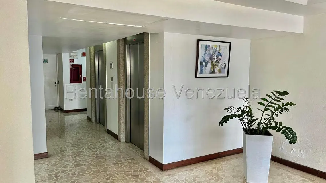 Apartamento (1 Nivel) en Venta en Guaicay, Distrito Metropolitano - 2