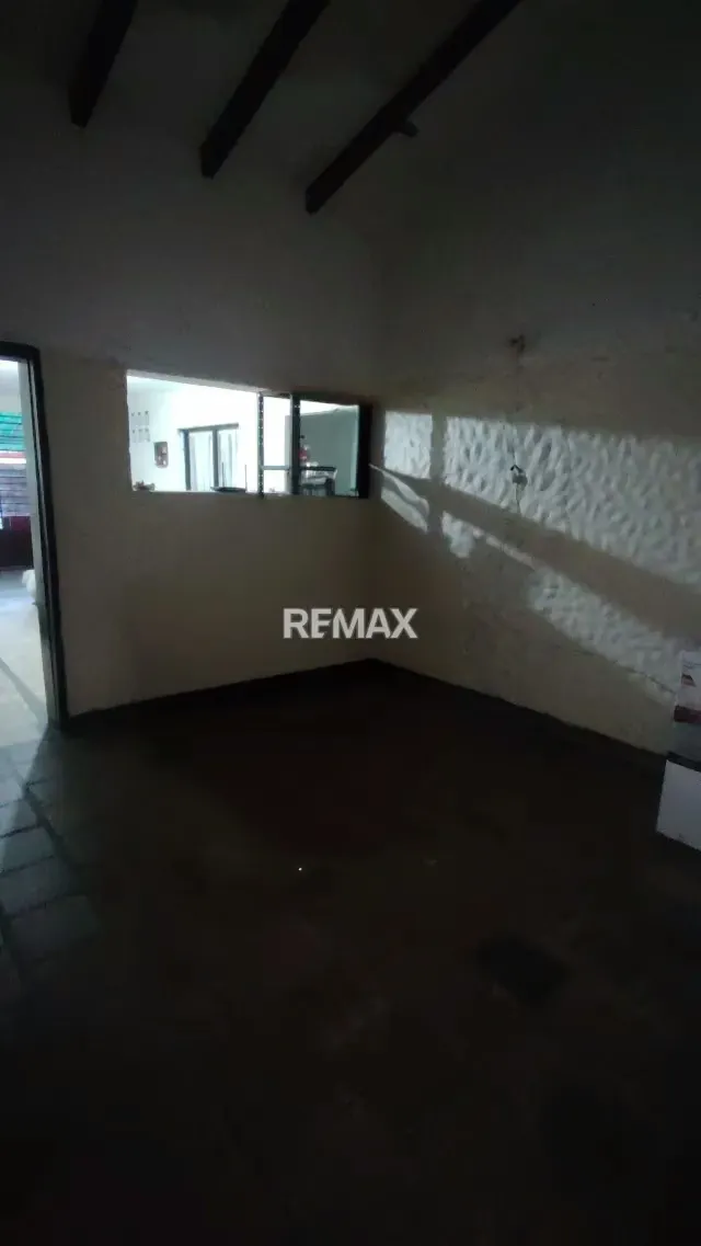 CASA EN VENTA. Barrio Obrero Al frente de la plaza los mangos - 2