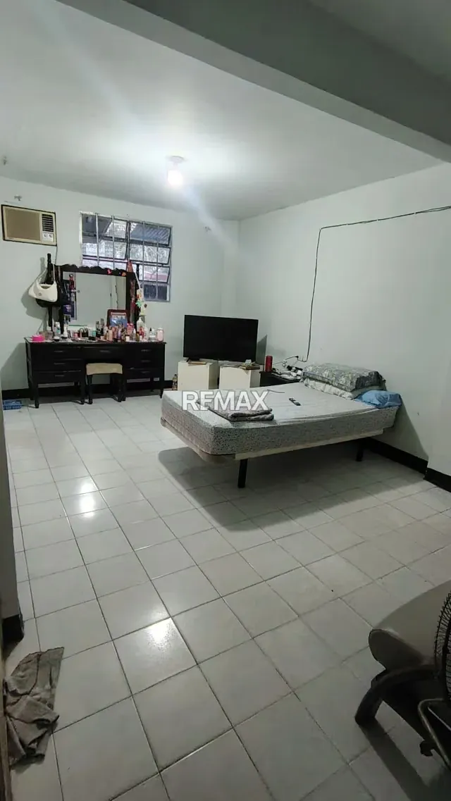 CASA EN VENTA. Barrio Obrero Al frente de la plaza los mangos - 5