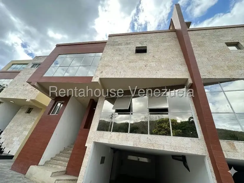 Townhouse (Multiples Niveles) en Venta en La Floresta, Aragua
