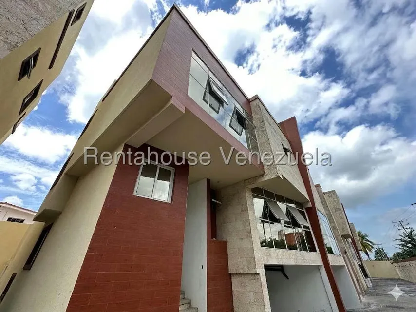 Townhouse (Multiples Niveles) en Venta en La Floresta, Aragua - 2