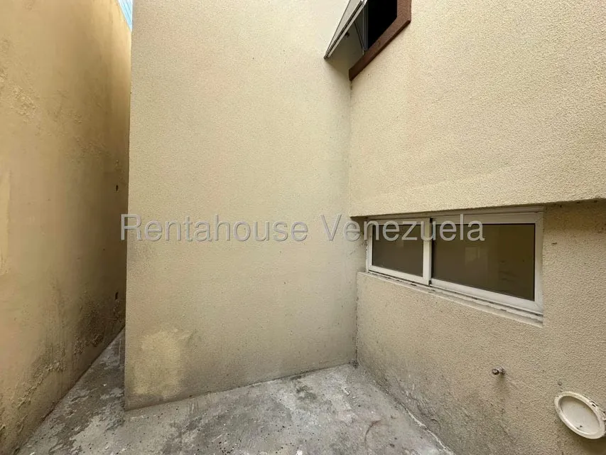 Townhouse (Multiples Niveles) en Venta en La Floresta, Aragua - 36