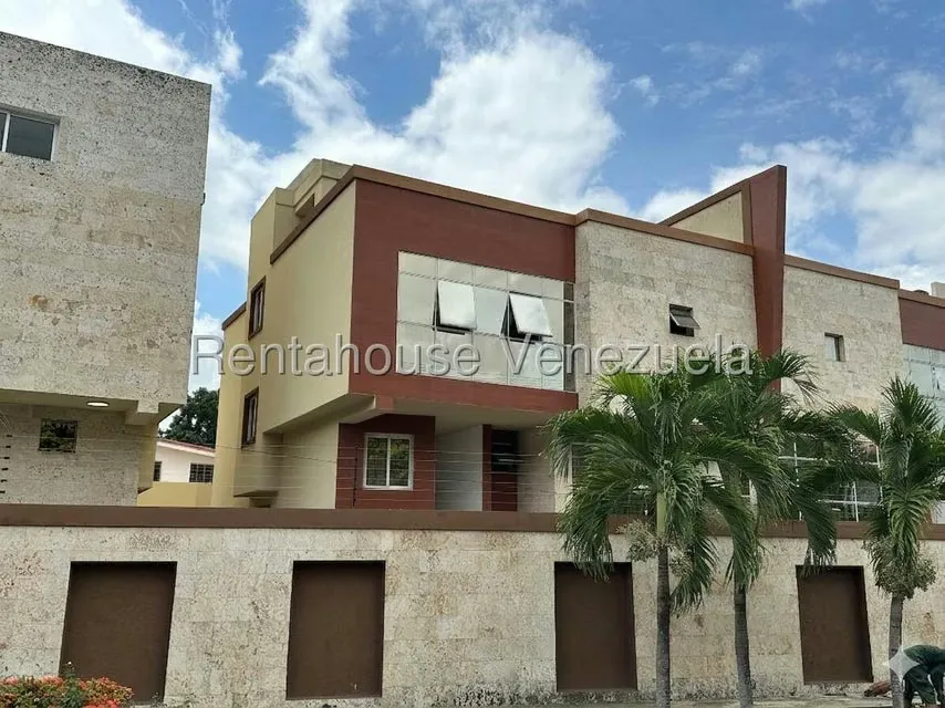 Townhouse (Multiples Niveles) en Venta en La Floresta, Aragua - 48