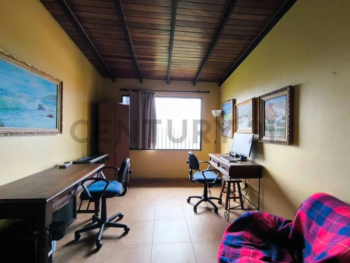 Casa de 400 m² en Sabaneta, El Hatillo con amplio terreno y anexos - 16