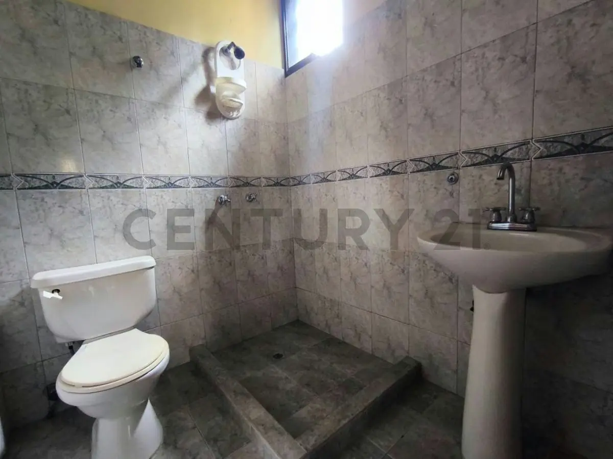 Casa de 400 m² en Sabaneta, El Hatillo con amplio terreno y anexos - 20
