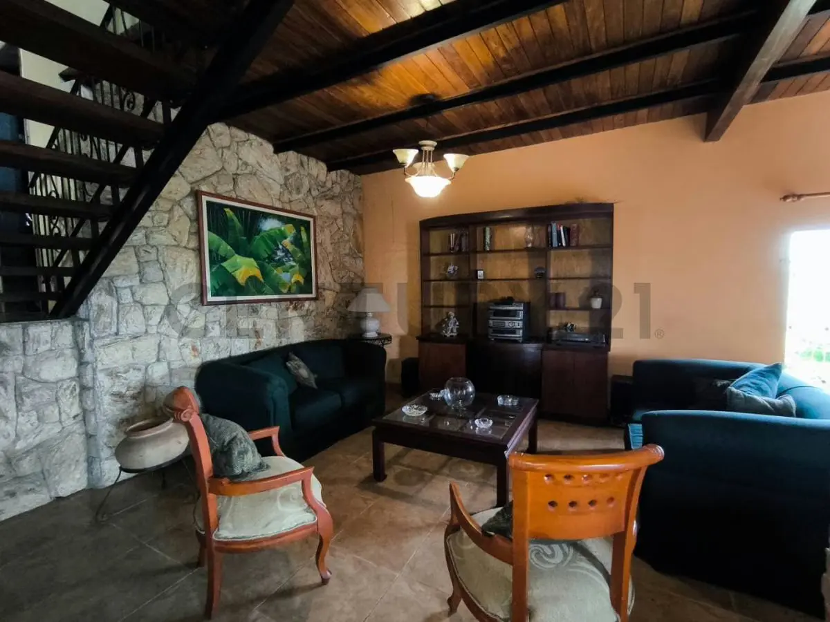 Casa de 400 m² en Sabaneta, El Hatillo con amplio terreno y anexos - 4