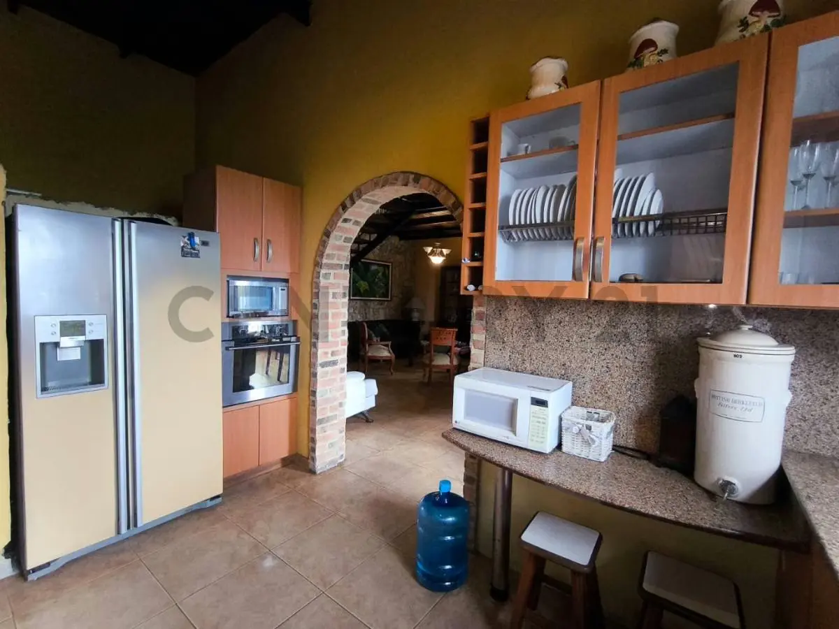 Casa de 400 m² en Sabaneta, El Hatillo con amplio terreno y anexos - 5