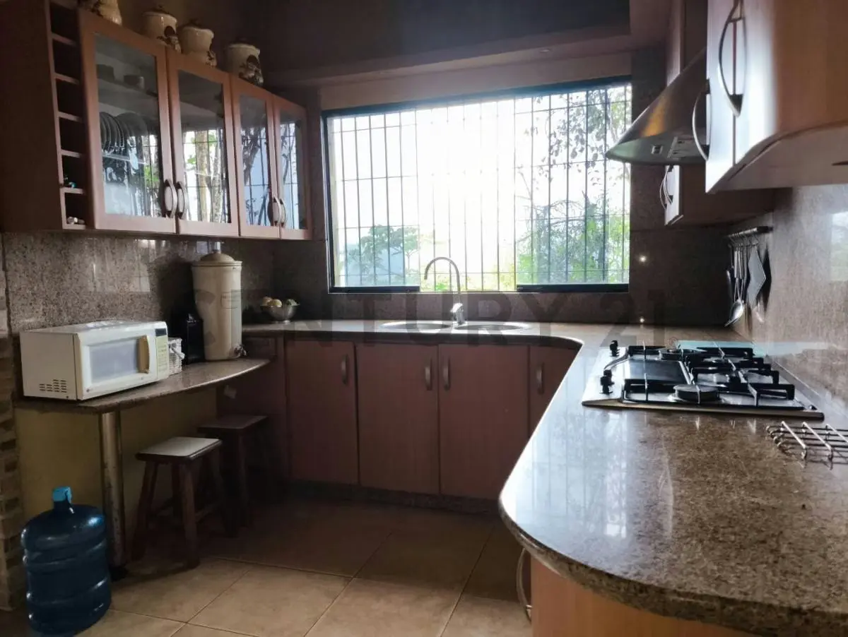 Casa de 400 m² en Sabaneta, El Hatillo con amplio terreno y anexos - 6