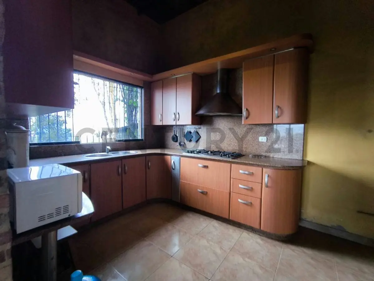 Casa de 400 m² en Sabaneta, El Hatillo con amplio terreno y anexos - 7