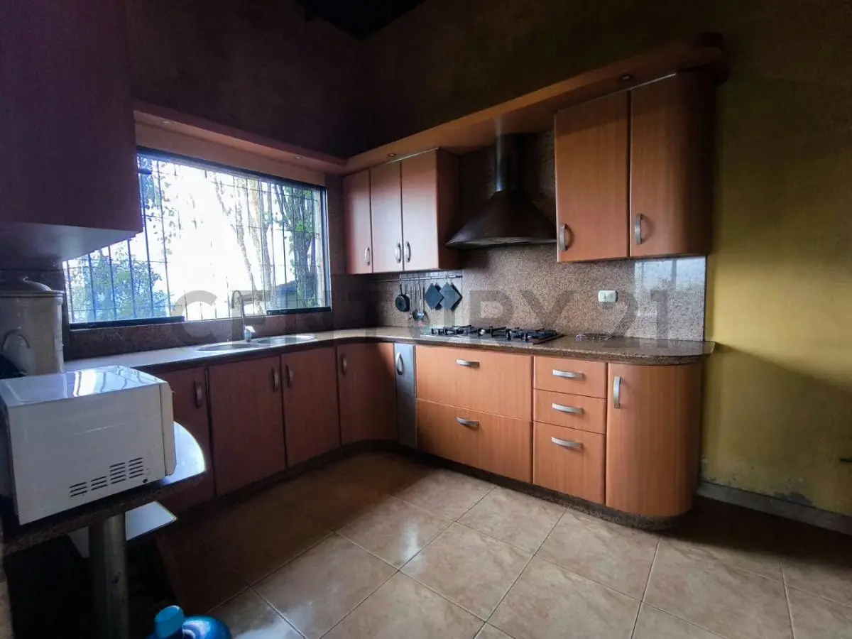 Casa de 400 m² en Sabaneta, El Hatillo con amplio terreno y anexos - 8