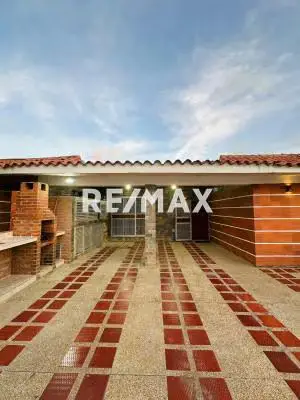 TE PRESENTAMOS ESTA OPCIÓN PERFECTA DE TOWN HOUSE PARA DISFRUTAR DE MOMENTOS DE TRANQUILIDAD Y DESCANSO EN UNO DE LOS DESTINOS TURÍSTICOS MÁS HERMOSOS DE VENEZUELA, TUCACAS. CONJUNTO PESCADORES II.