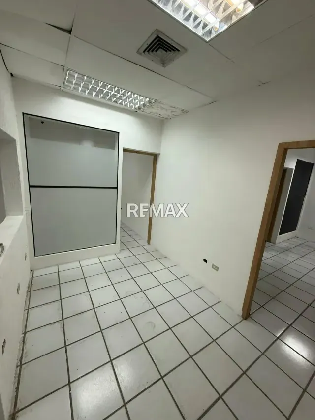 Local Comercial en Alquiler en Unicentro Naro - 3