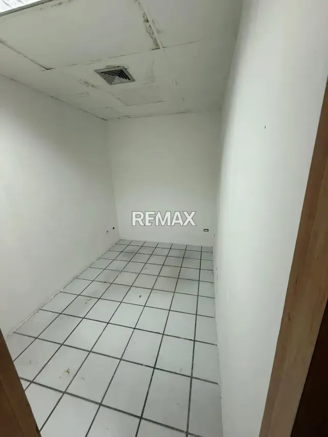 Local Comercial en Alquiler en Unicentro Naro - 4