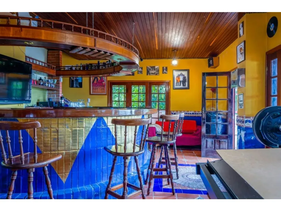 Vendo casa de 3 niveles 560m2 El Peñón 9257 - 6
