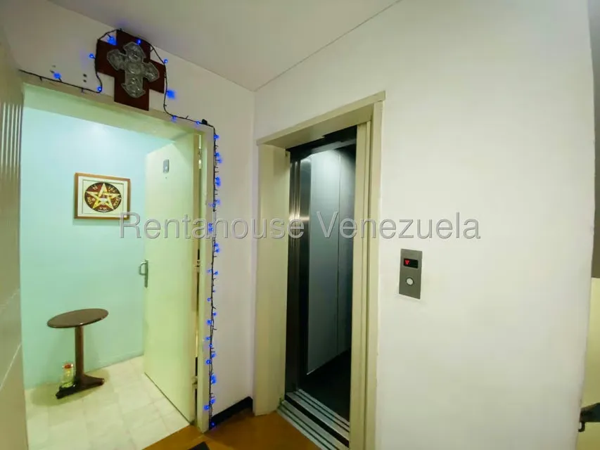 Apartamento (1 Nivel) en Venta en Parroquia La Candelaria, Distrito Metropolitano - 2