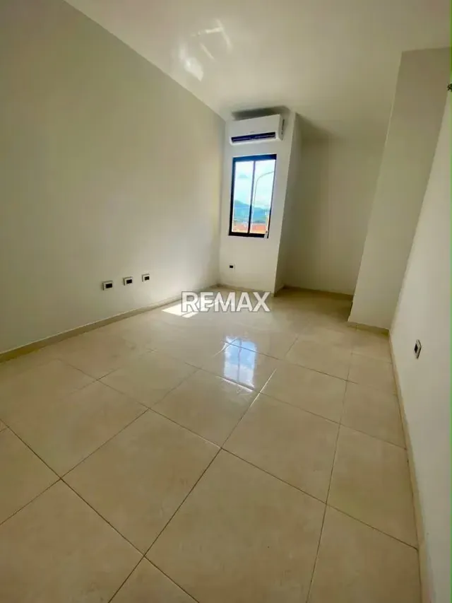 Vive la exclusividad y el confort en este espectacular Townhouse a estrenar ubicado en el Conjunto Residencial San Ignacio (San Diego, a solo 5 minutos de la Variante). - 17