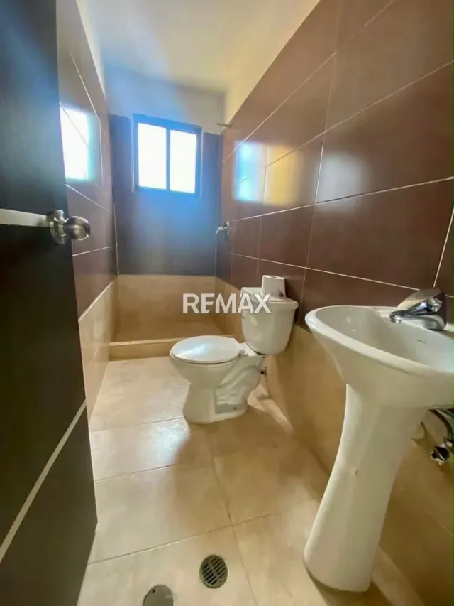 Vive la exclusividad y el confort en este espectacular Townhouse a estrenar ubicado en el Conjunto Residencial San Ignacio (San Diego, a solo 5 minutos de la Variante). - 3