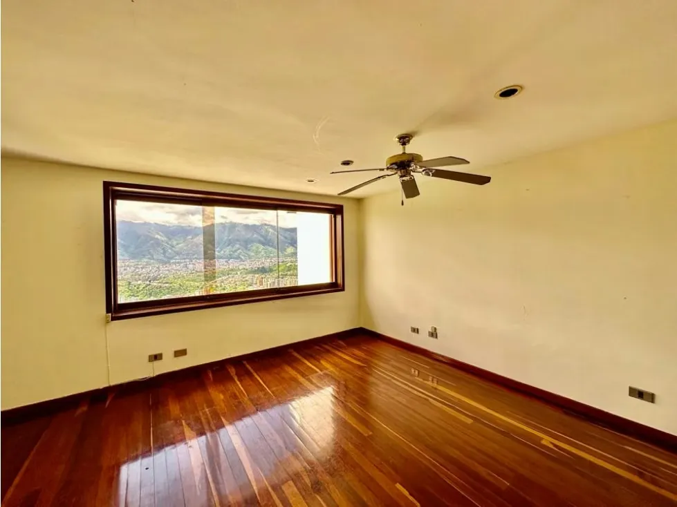 Se vende casa 1.200m2 6h+s+2ch/10b/6p Cerro Verde - 15