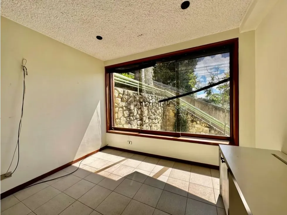 Se vende casa 1.200m2 6h+s+2ch/10b/6p Cerro Verde - 22