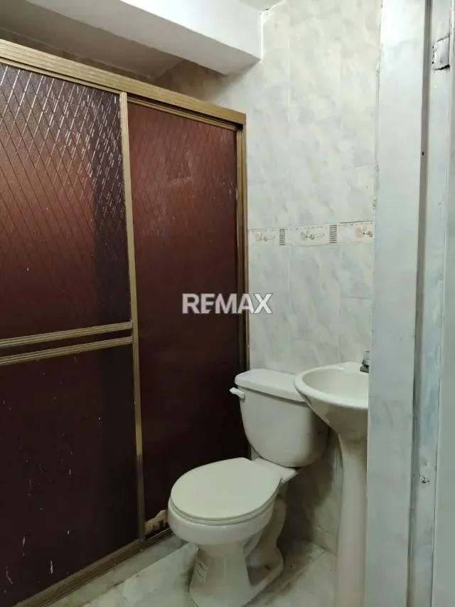 Venta de Casa ideal para inversion, negocio o familia numerosa, ubicada en Castillejo urbanizacion El Escorial. Guatire - 11