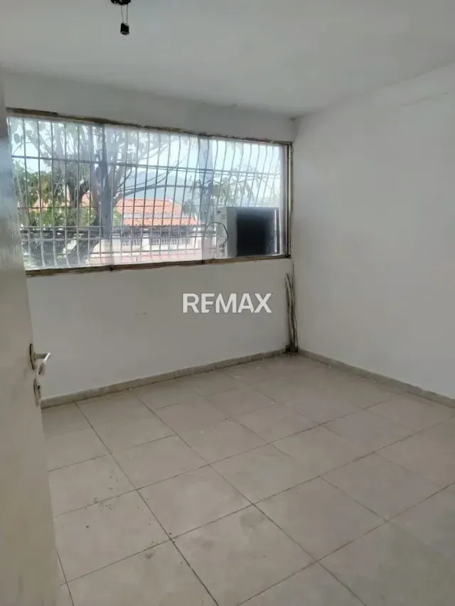 Venta de Casa ideal para inversion, negocio o familia numerosa, ubicada en Castillejo urbanizacion El Escorial. Guatire - 12